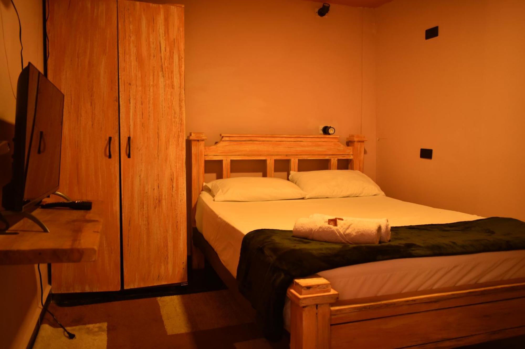 Casa Primavera Hostal Medellin Bagian luar foto