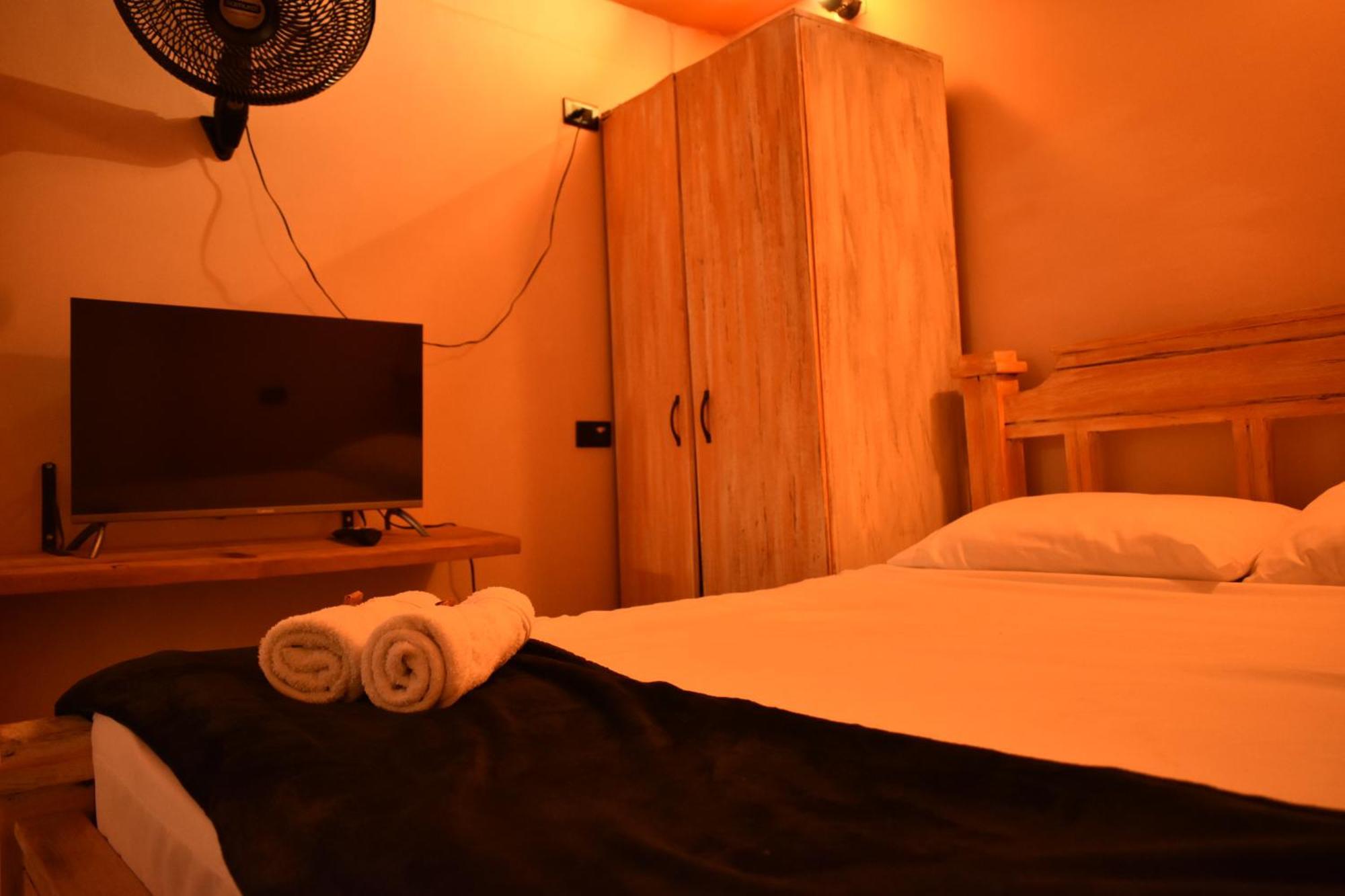 Casa Primavera Hostal Medellin Bagian luar foto