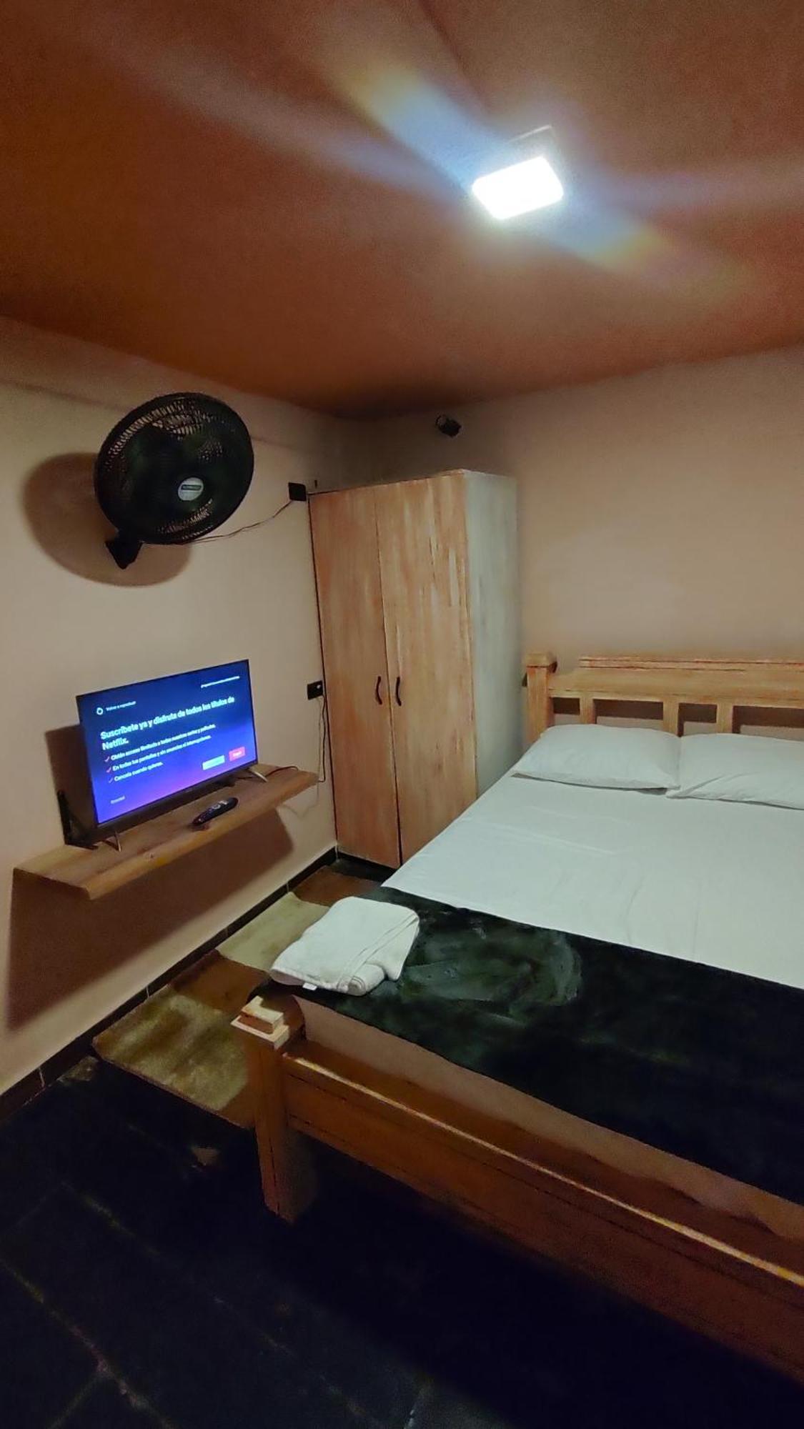 Casa Primavera Hostal Medellin Bagian luar foto