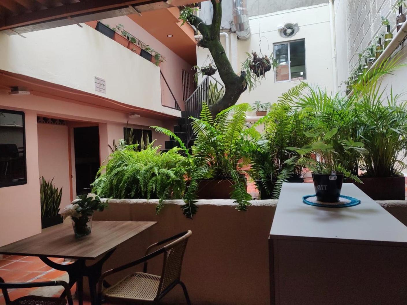 Casa Primavera Hostal Medellin Bagian luar foto